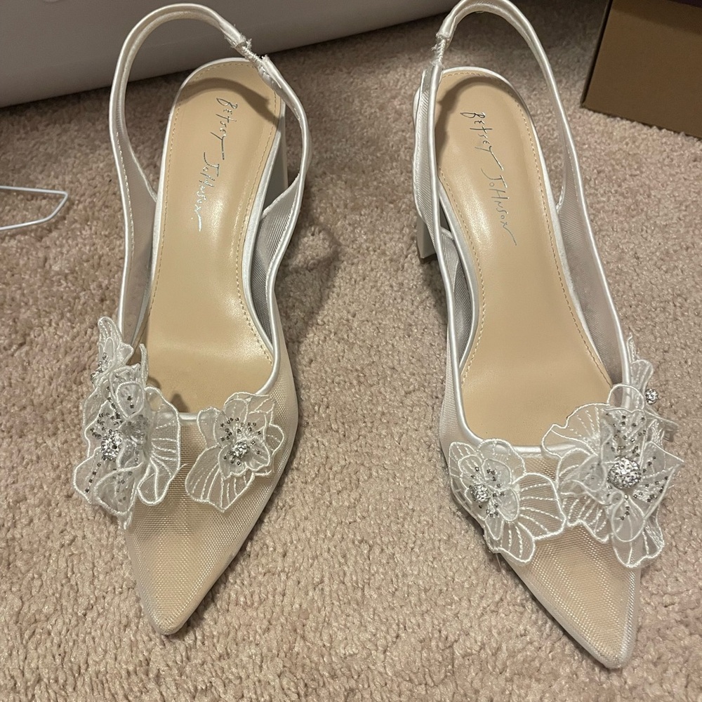 Betsey John Avi Pump